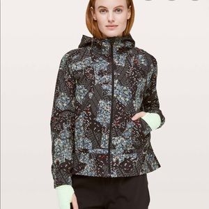 Lululemon Pack it up jacket, alpine white multi